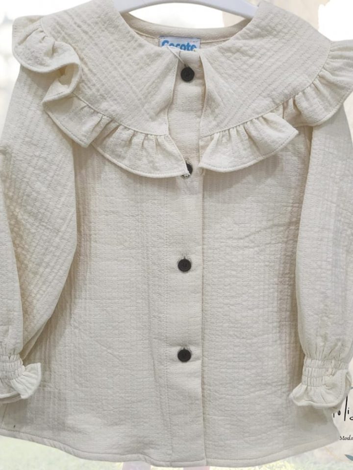 Camisa crema niña cuello volante cocote