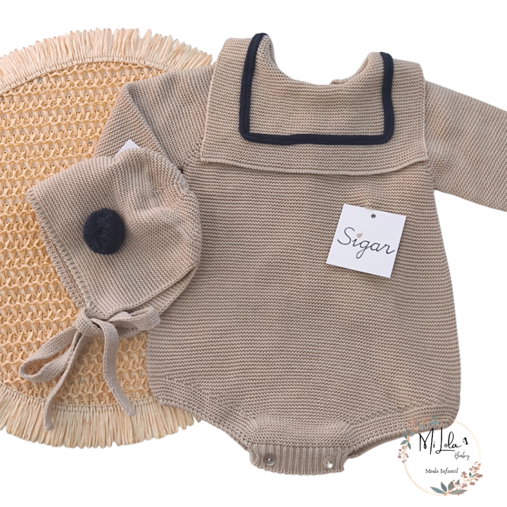 Pelele unisex babero arena con capota pompón marino Sigar