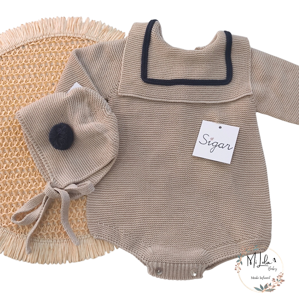 Pelele unisex babero arena con capota pompón marino Sigar