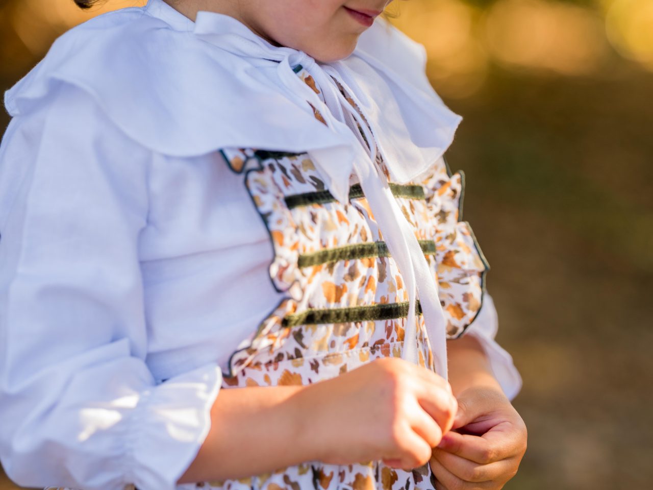 Camisa niña blanca con capa MIJI baby - Imagen 3