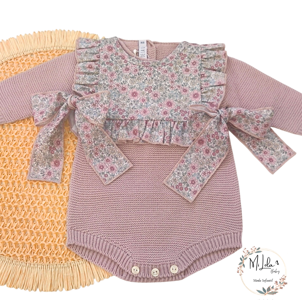 Pelele rosa de punto con pecherin Liberty Paloma de la O