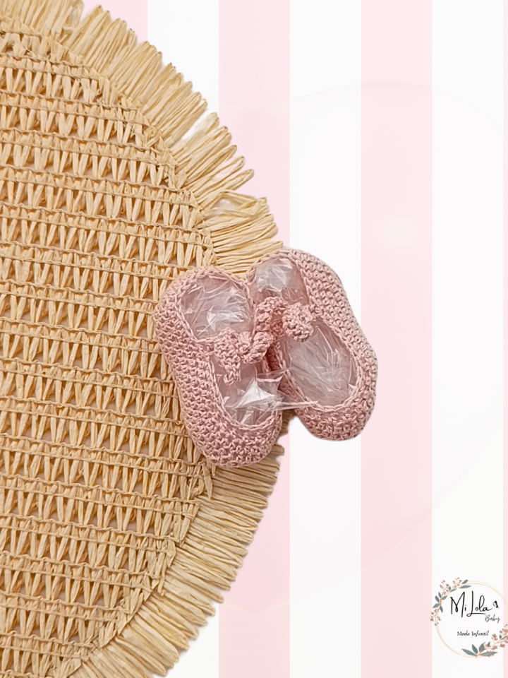 Patucos rosa empolvado Paloma de la O