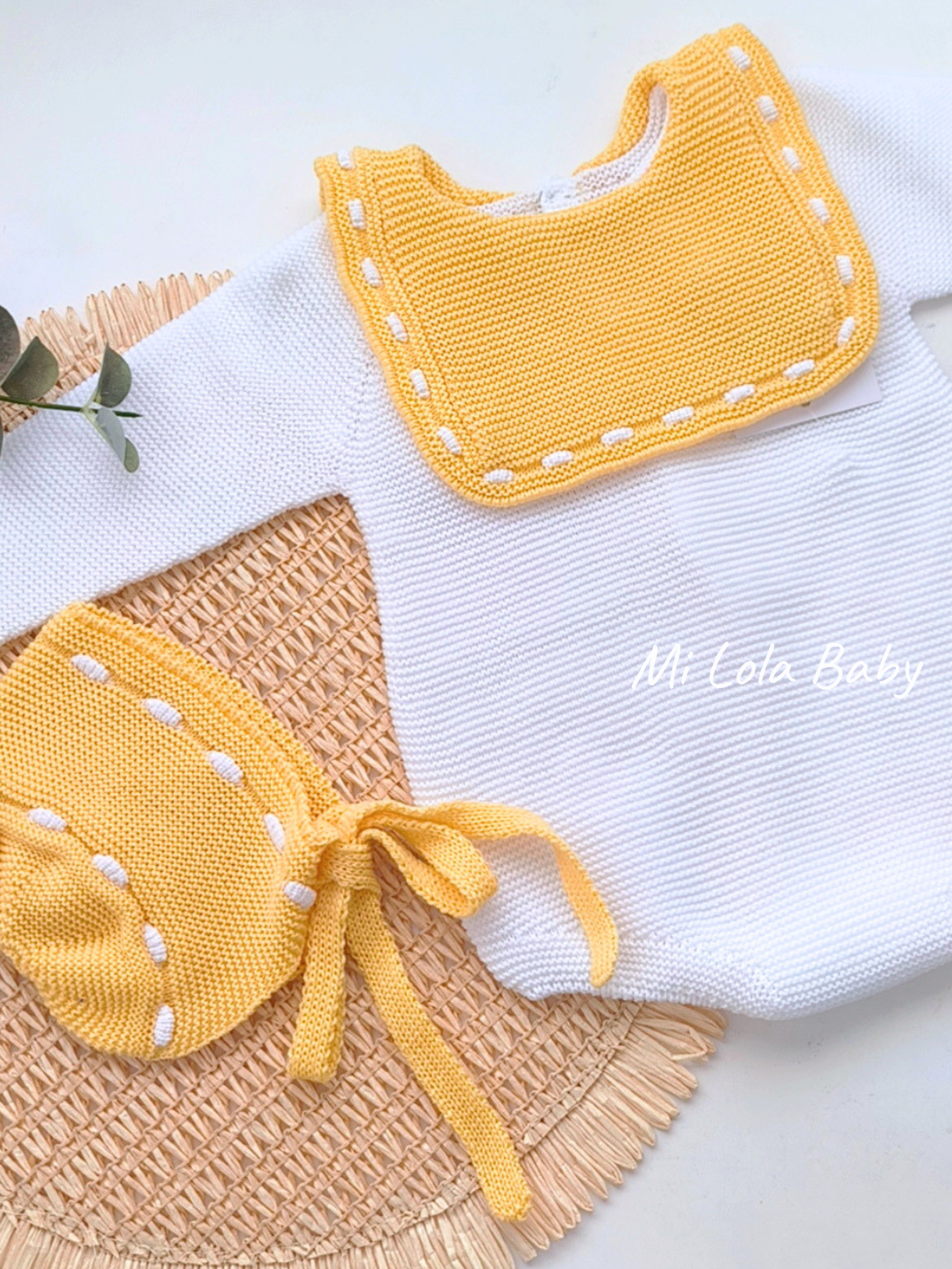 Conjunto pelele babero amarillo miel y capota Sigar - Imagen 3