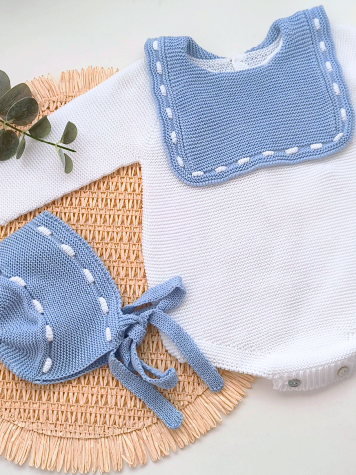 Conjunto Pelele y capota Babero Cielo Sigar